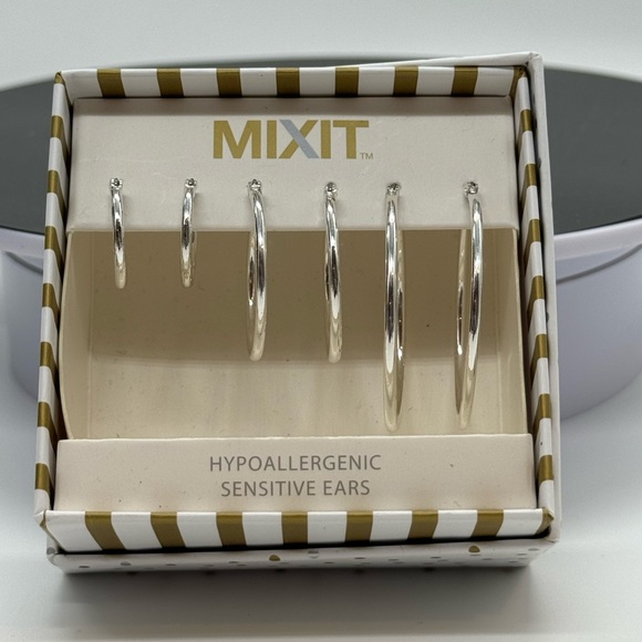 Box Set of 3 Pairs of Silver Hoop Earrings - Picture 2 of 3